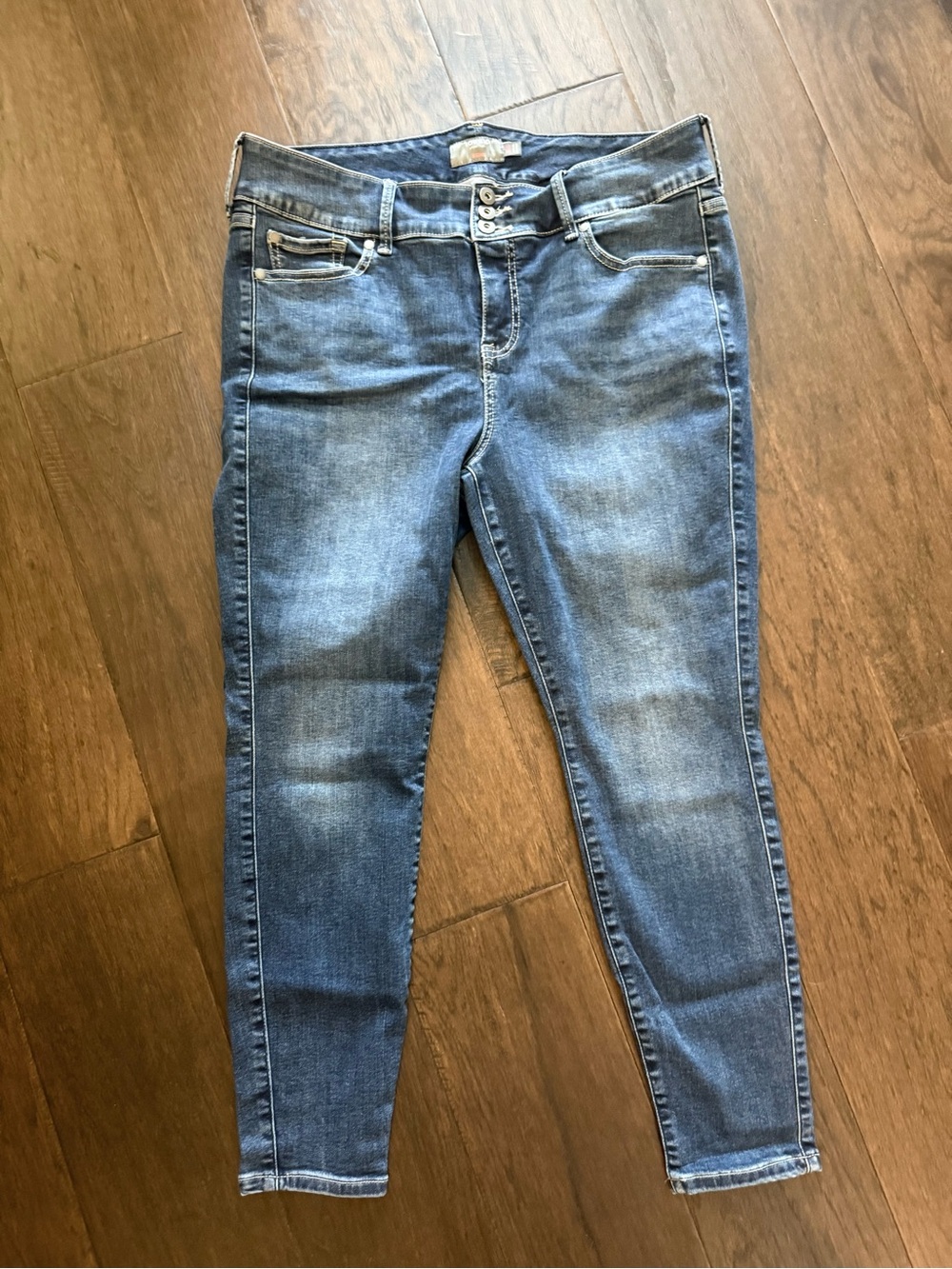 torrid Light-Mid Wash Jeggings